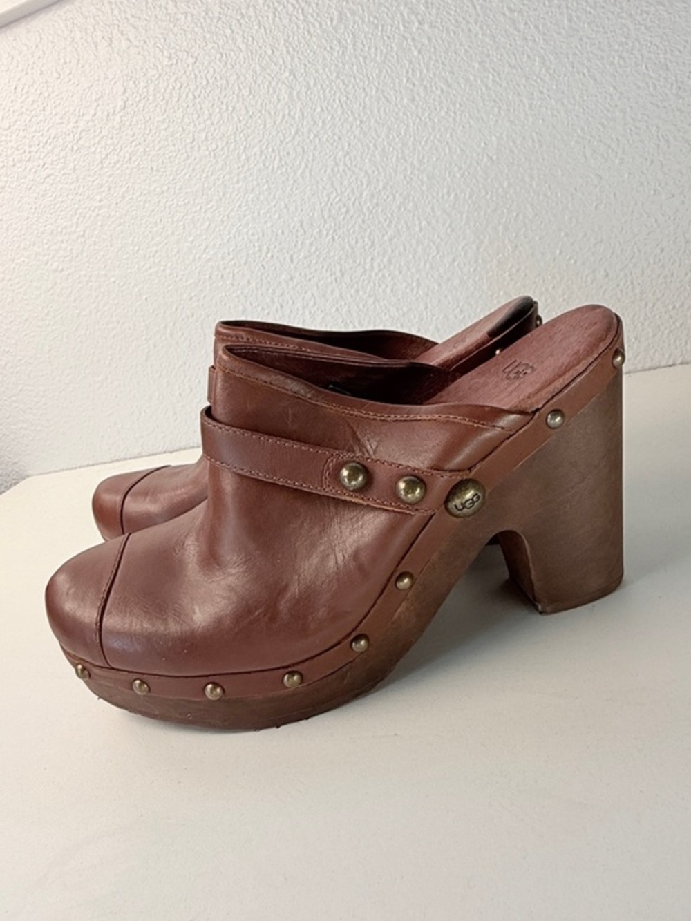UGG Leather Wooden Platform Clogs Mules Studded Brown Heels Size 9 boho